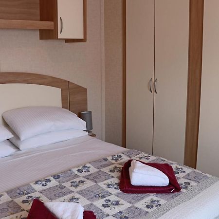 Palm 1 Park Home With Hot Tub スワネージ エクステリア 写真
