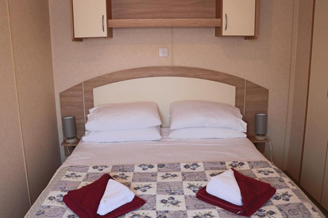 Palm 1 Park Home With Hot Tub スワネージ エクステリア 写真