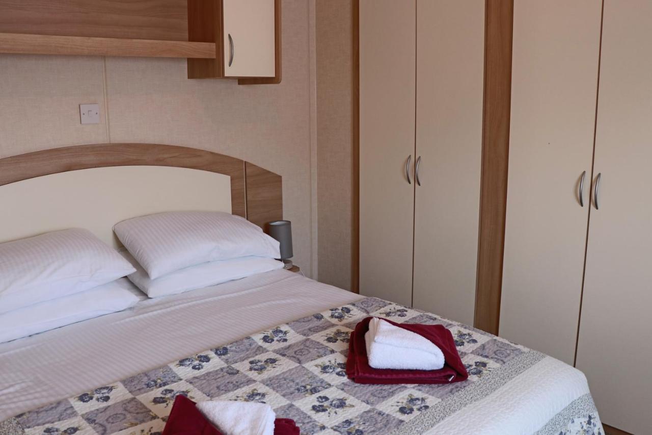 Palm 1 Park Home With Hot Tub スワネージ エクステリア 写真