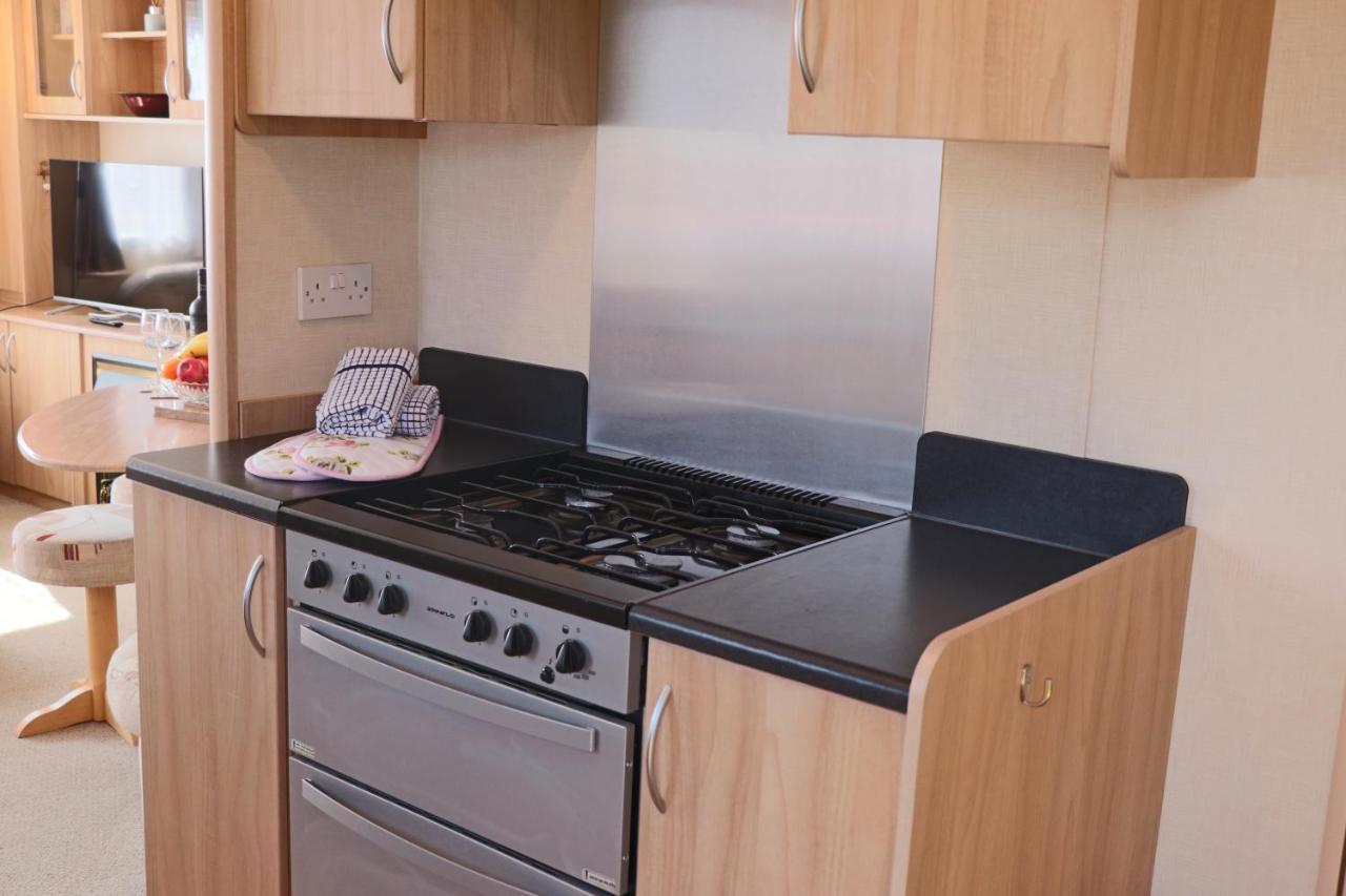 Palm 1 Park Home With Hot Tub スワネージ エクステリア 写真