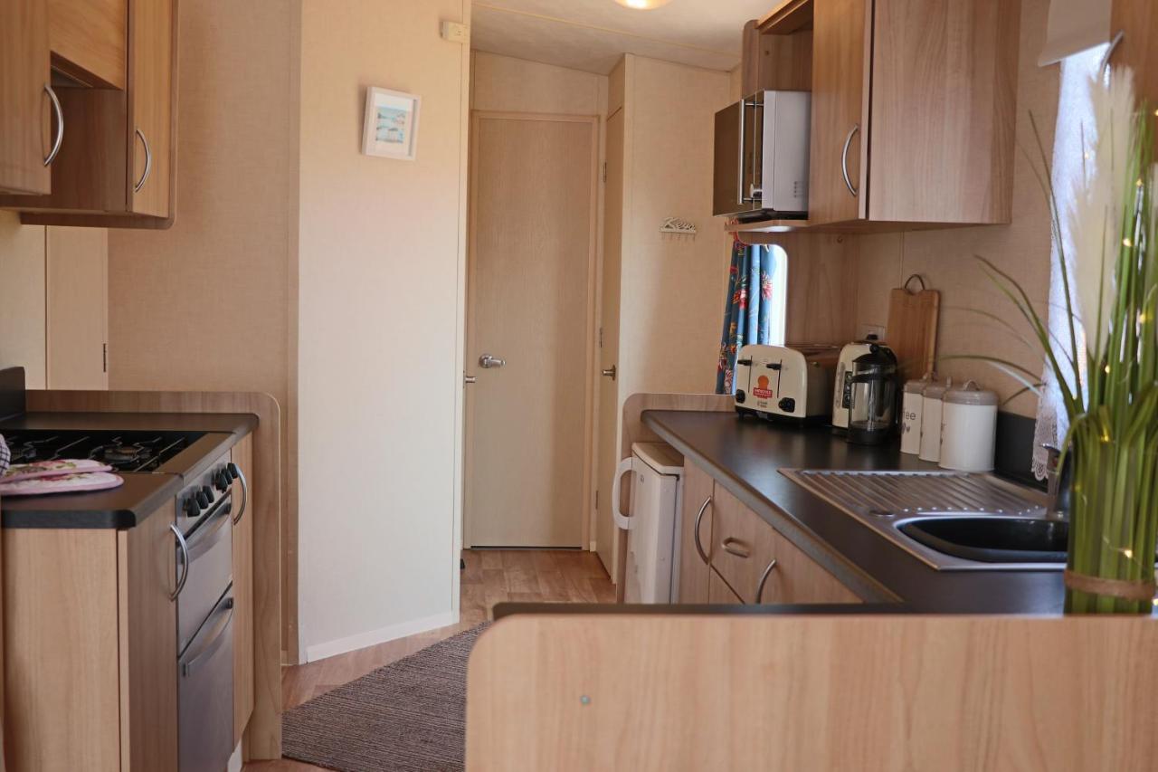 Palm 1 Park Home With Hot Tub スワネージ エクステリア 写真